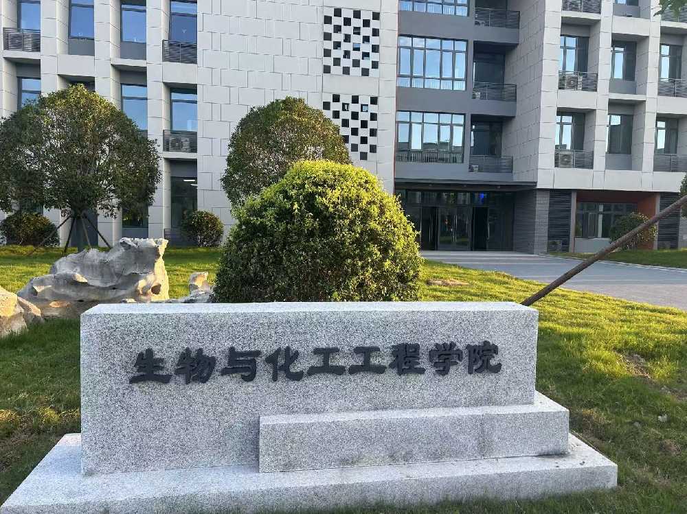 西山区扬州职业大学体育场高杆灯项目